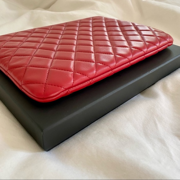 Chanel Medium O Case Clutch - Picture 5 of 13